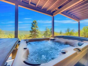 A hot tub with a view of a forest and mountains. - Tomahawk Strawberry (Pine)