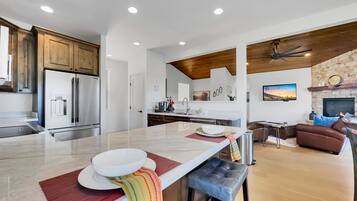 Casa, varias camas, hidromasaje, vista a la montaña (Tomahawk Strawberry) | Cocina privada