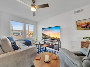 House, Multiple Beds, Patio, Pool View (Sharon Phoenix) | Living area