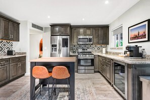 Hus, flere senger, adgang til basseng, hageutsikt (Beatrice Mini-Resort Scottsdale) | Eget kjøkken