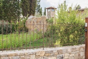 المنطقة المحيطة بالمنشأة