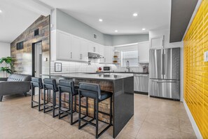 Mikrowelle, Ofen, Herdplatte, Geschirrspüler