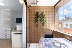 Basic Apartment | Dining