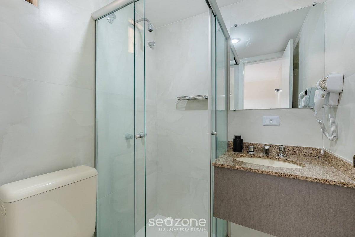 Basic Apartment | Bathroom