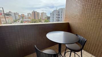 Basic Apartment | Outdoor dining