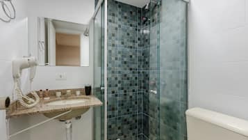 ベーシック アパートメント | バスルーム | シャワー