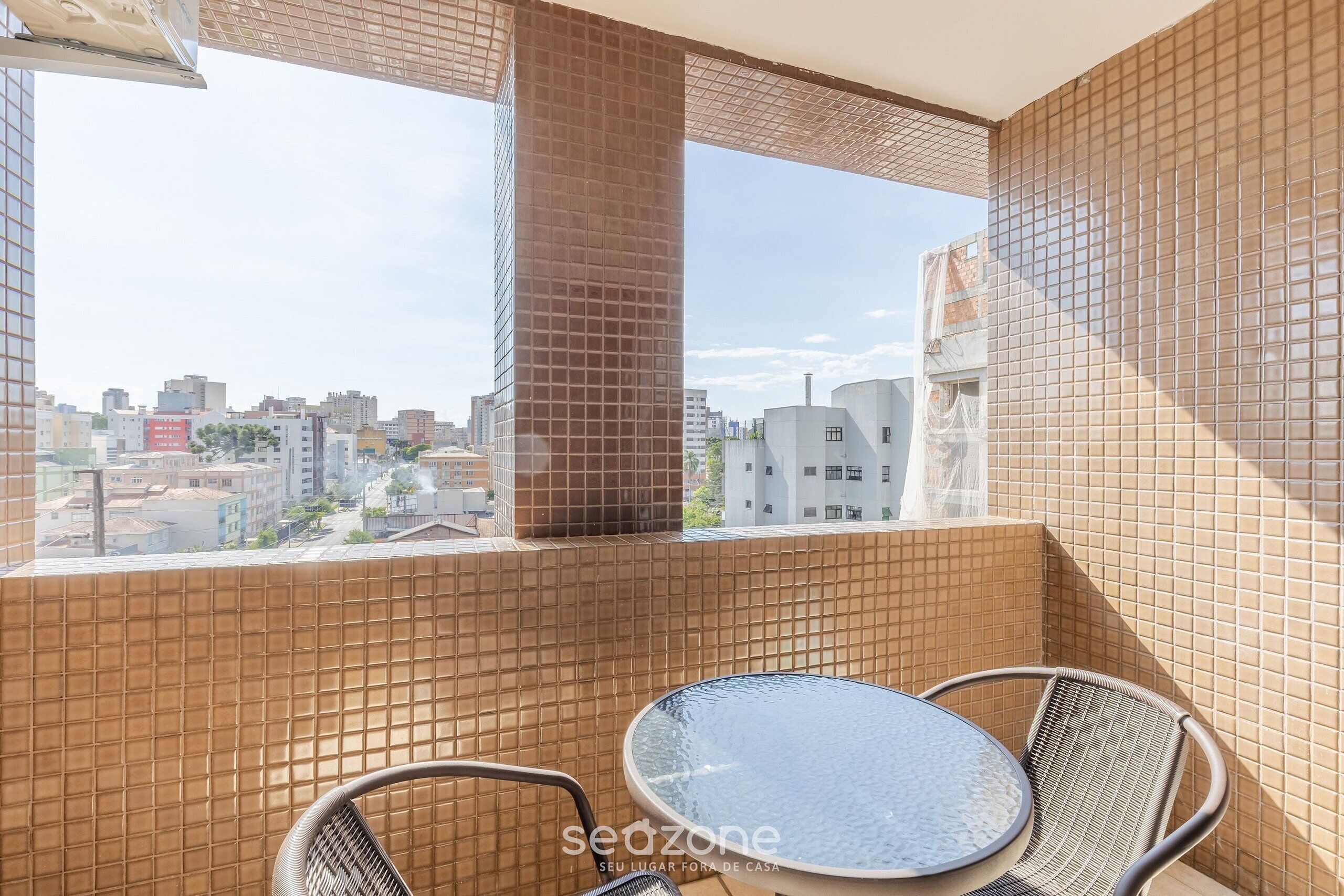 Basic Apartment | Outdoor dining