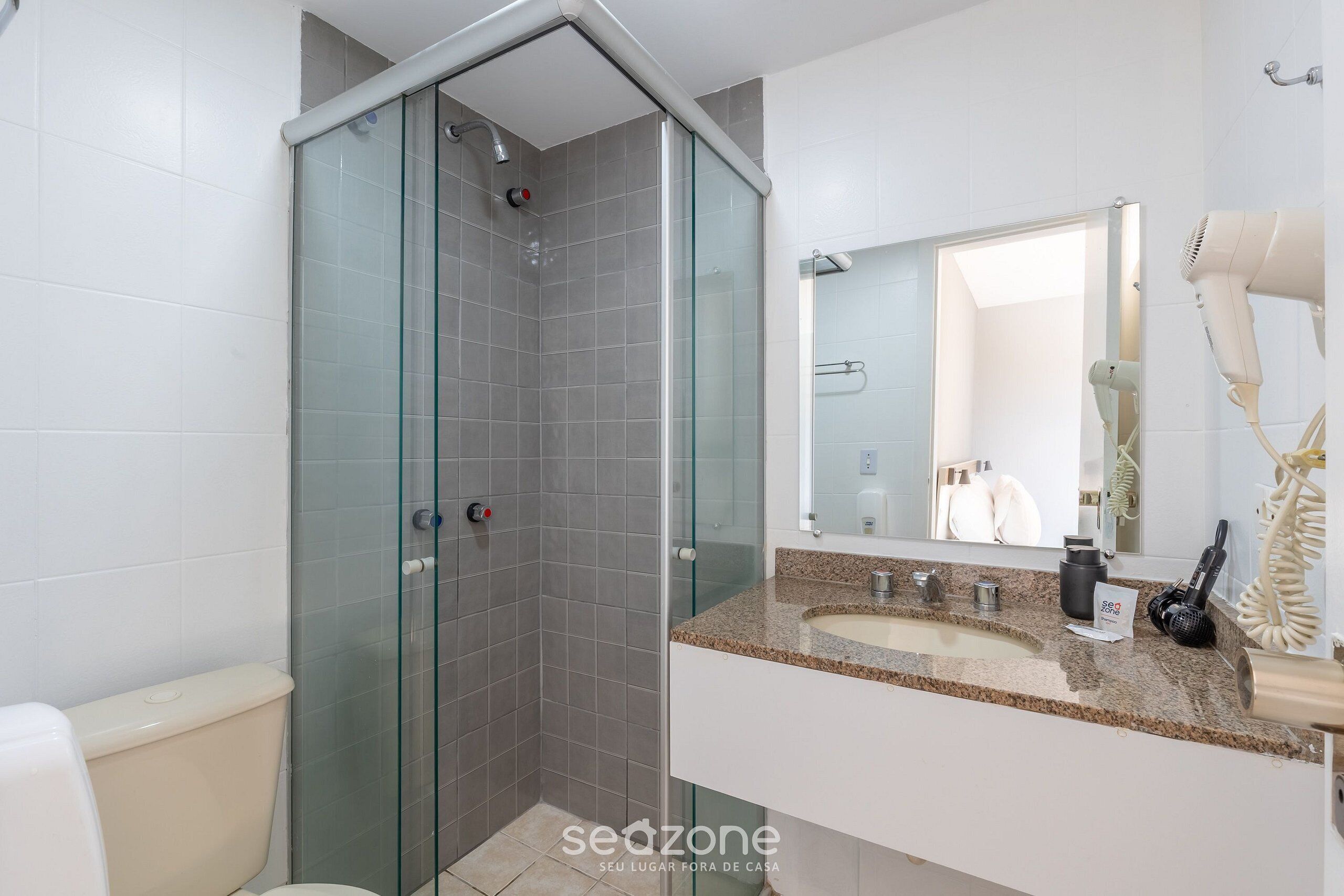 Basic Apartment | Bathroom