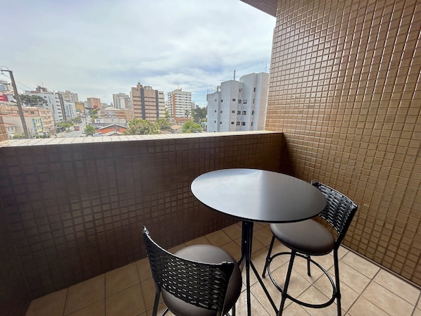 Basic Apartment | Outdoor dining