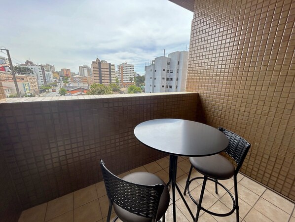 Basic Apartment | Outdoor dining