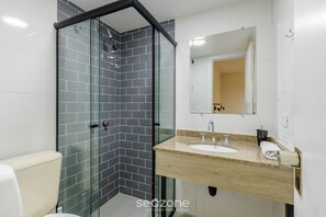 Basic Apartment | Bathroom | Shower
