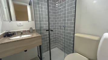 Apartamento básico | Banheiro | Chuveiro