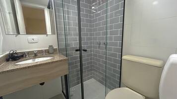 Basic-Apartment | Badezimmer | Dusche