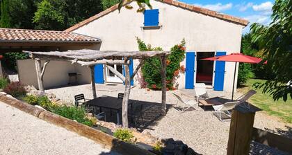 Pretty country gîte for 2-5 people, close to the Drôme and Ardèche mountains