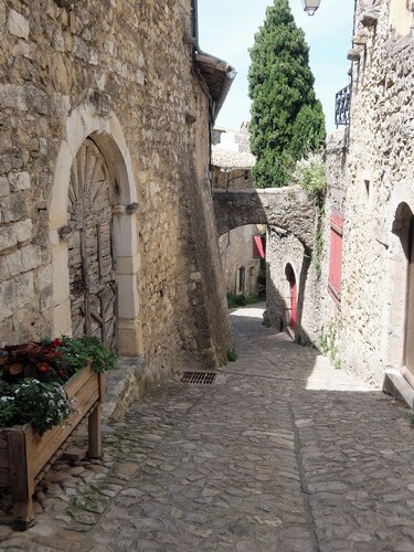 Pretty country gîte for 2-5 people, close to the Drôme and Ardèche mountains