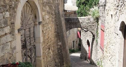Pretty country gîte for 2-5 people, close to the Drôme and Ardèche mountains