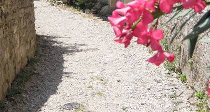 Pretty country gîte for 2-5 people, close to the Drôme and Ardèche mountains