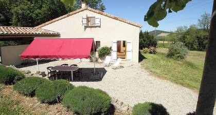 Joli gĂźte champĂȘtre 2-5 pers, Ă proximitĂ© des montagnes de DrĂŽme et d'ArdĂšche