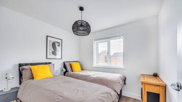 3 bedrooms, desk, iron/ironing board, travel crib