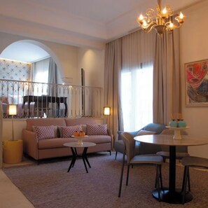 Room, 1 Bedroom, Accessible, Smoking | Living room