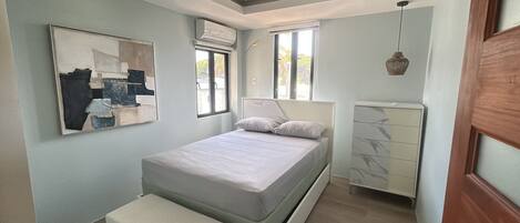 2 makuuhuonetta, silitysrauta/-lauta, Wi-Fi, vuodevaatteet