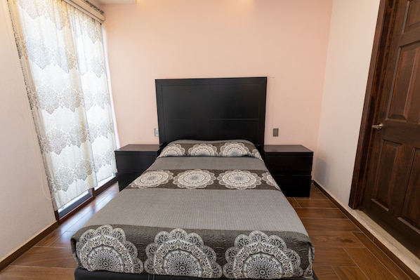 غرفة مزدوجة بتجهيزات أساسية | واي فاي مجانًا