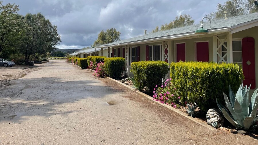 Sierra Pelona Motel