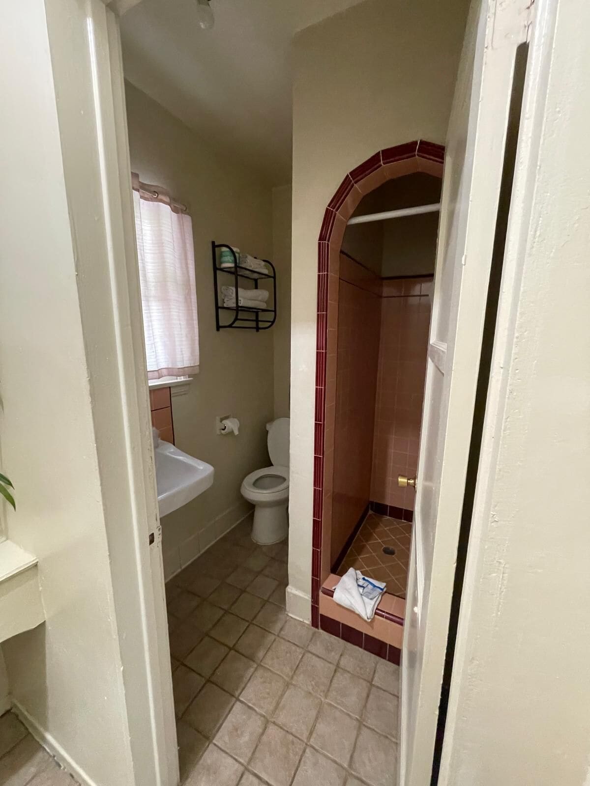 ห้องดีลักซ์ดับเบิล, ปลอดบุหรี่, ห้องน้ำส่วนตัว | ห้องน้ำ | ฝักบัว, ของใช้ในห้องน้ำฟรี, ผ้าเช็ดตัว, กระดาษชำระ