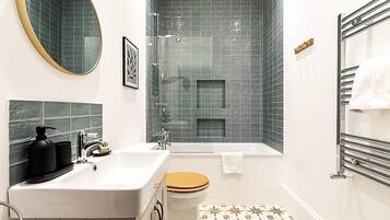 Shower, hair dryer, towels