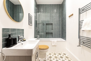 تجهيزات دش، مجففات شعر، مناشف