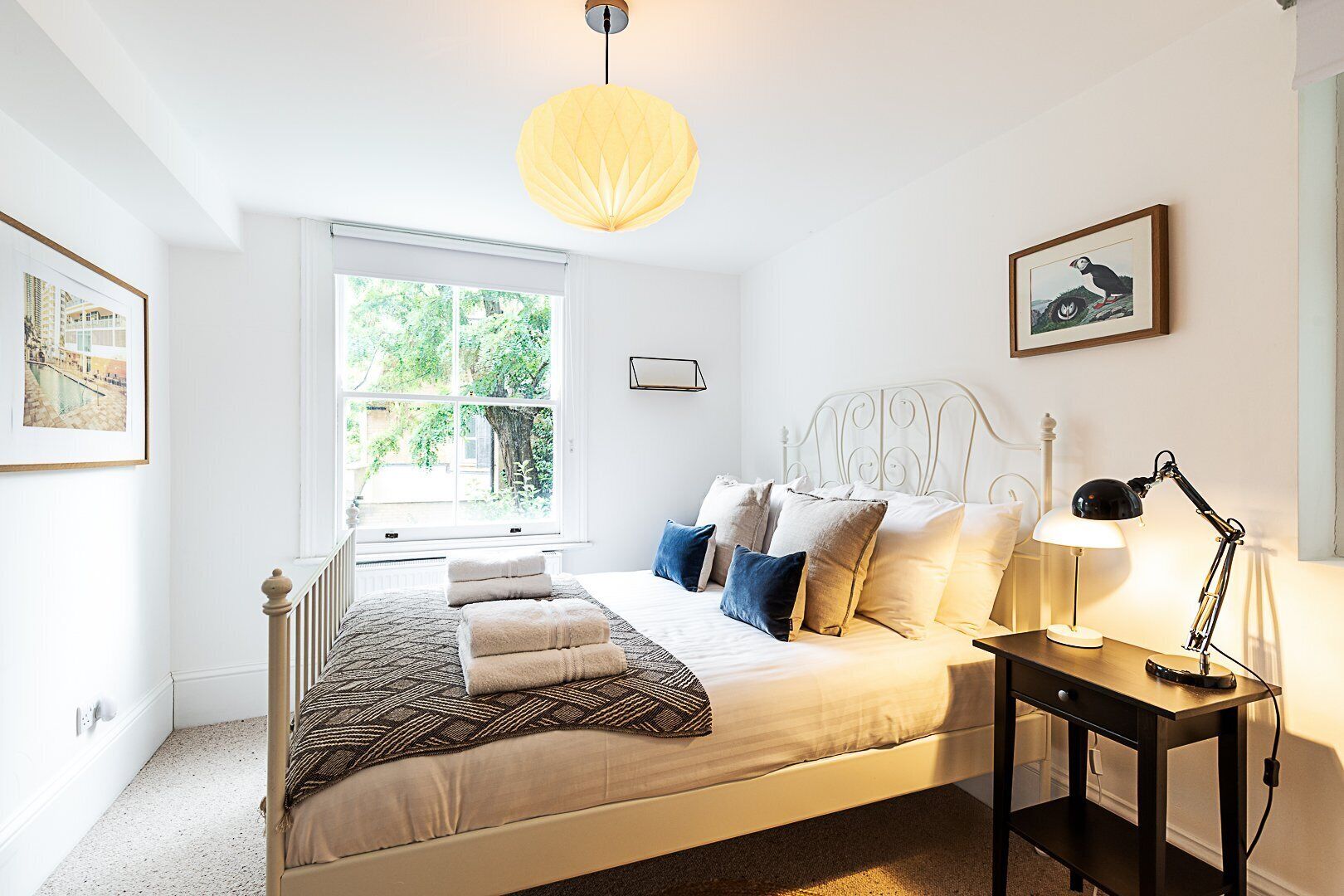 2 bedrooms, desk, iron/ironing board, internet