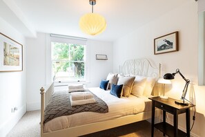 2 chambres, bureau, fer et planche à repasser, accès à Internet