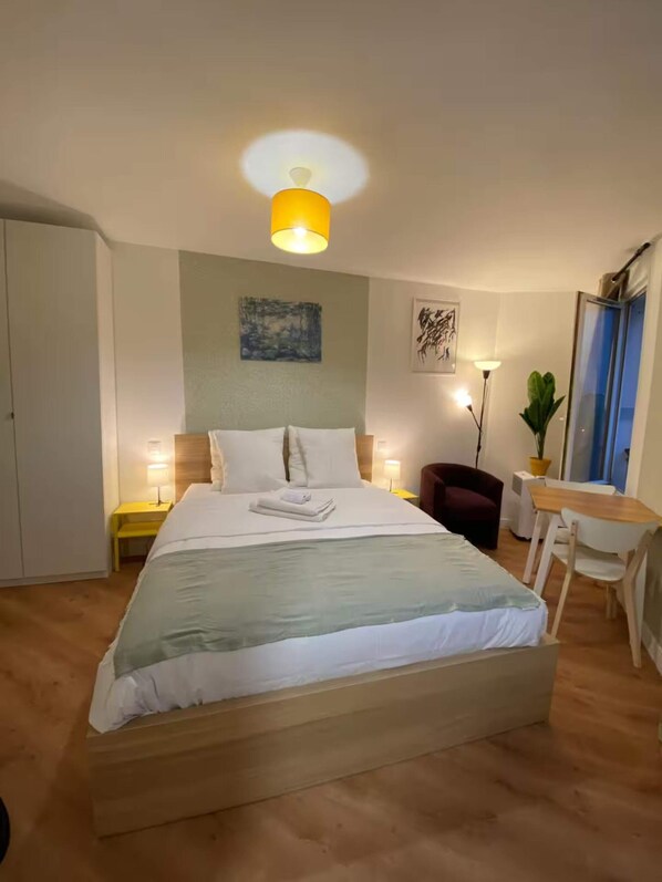 1 habitación y escritorio 