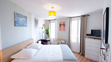 1 habitación y escritorio