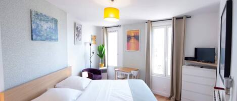 1 habitación y escritorio