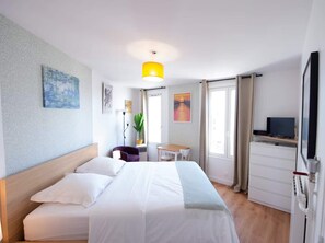 1 habitación y escritorio 