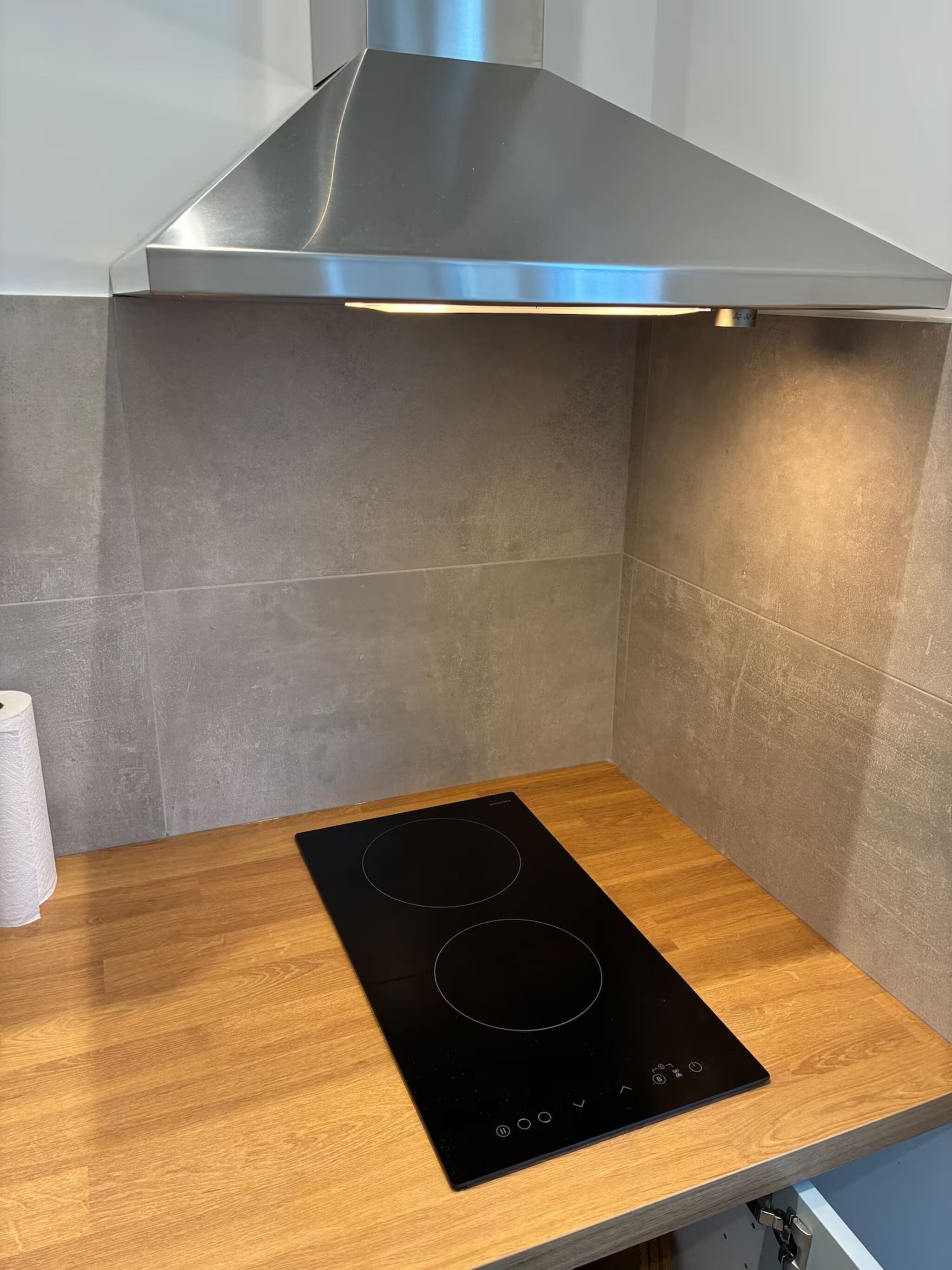 Microondas, horno y utensilios de cocina 