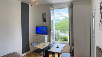 1 habitación y escritorio