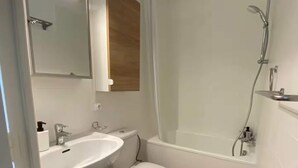 Bathroom - Studio number 6 in Pantin (Pantin)
