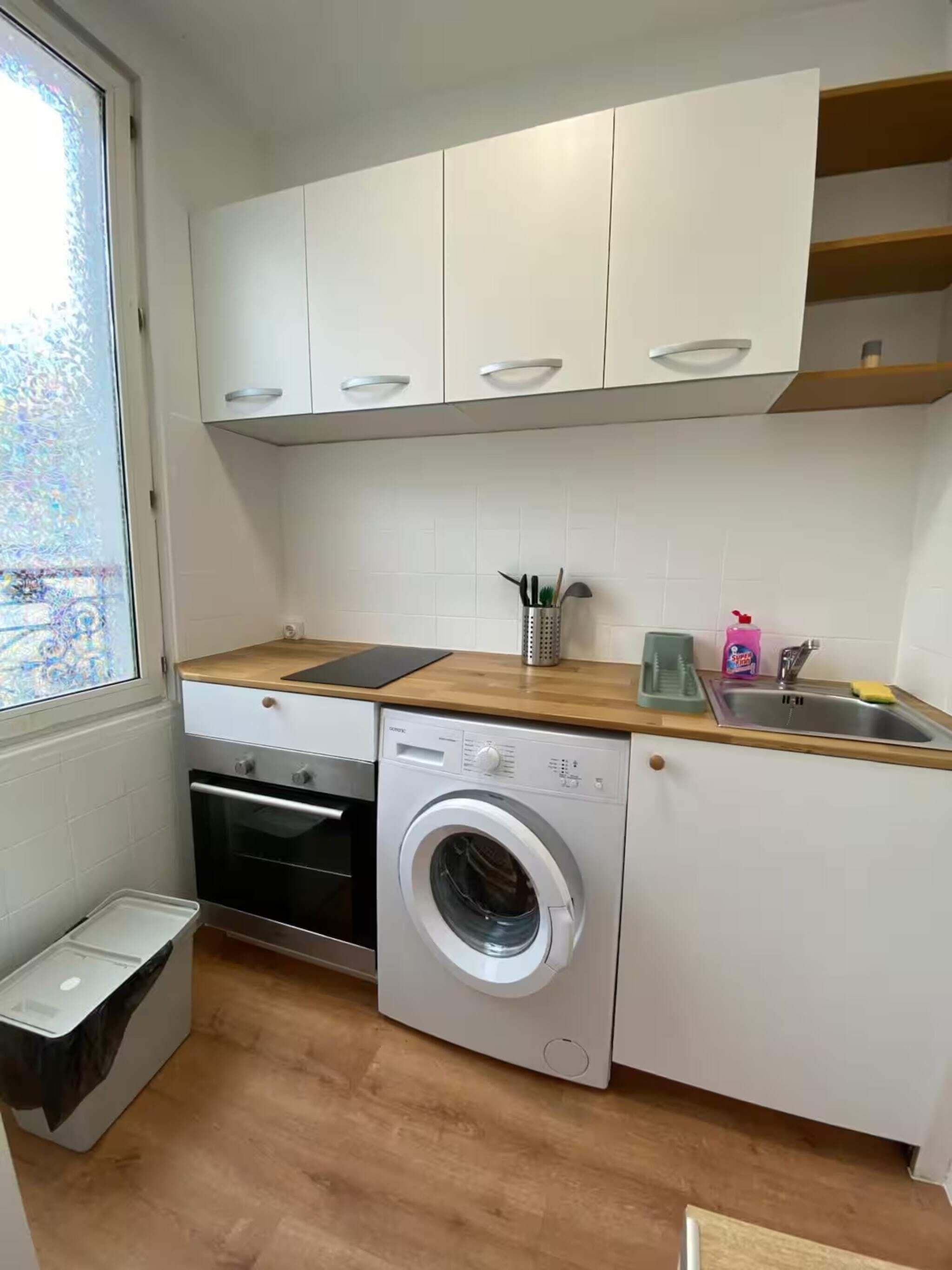 Microondas, horno y utensilios de cocina 