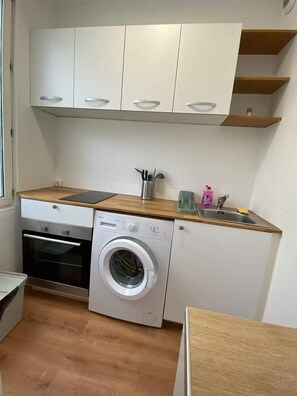 Microwave, oven, cookware/dishes/utensils