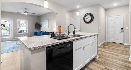 Charming 2-bedroom condo with fitness room and AC in enchanting Melbourne