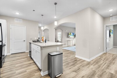 Charming 2-bedroom condo with fitness room and AC in enchanting Melbourne