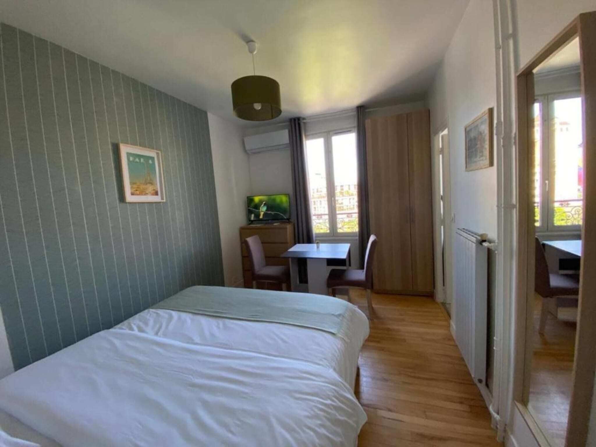 1 habitación y escritorio 