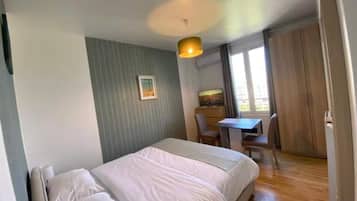 1 quarto, escrivaninha