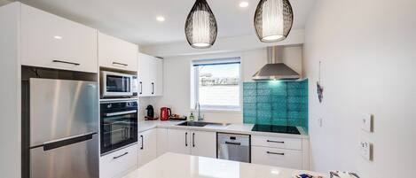 KĂŒhlschrank, Mikrowelle, GeschirrspĂŒler