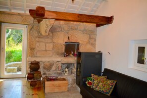 Interior - Castelo Gerês | Exquisite Eco-Cottage - jacuzzi (Lindoso)