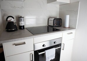 Refrigerador, microondas, horno, tetera/pava eléctrica