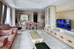 Exterior - Luxury 2BR Apt Menteng w/ Pool, WiFi & Gym (Central Jakarta)