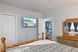 4 bedrooms, iron/ironing board, travel cot, free WiFi